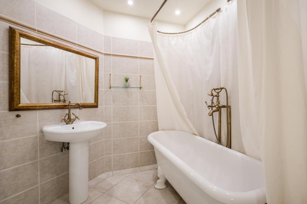 Basilica And Castle View Luxury Suite, Free Parking Reservation Needed Budapest Exterior photo